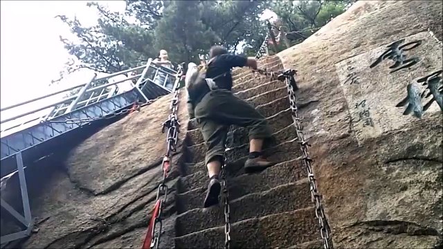 Voici les escaliers les plus raides de la planète sur le mont Hua en Chine