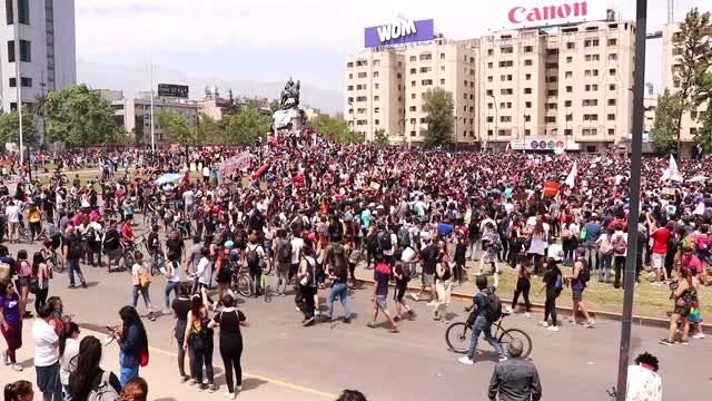 Şili'de zam karşıtı protestolar devam ediyor