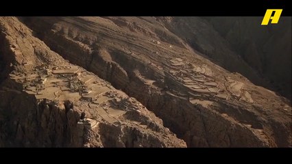 تاج الدين زكريا ضيف عيش الدور يمارس رياضة المشي الجبلي "الهايكينغ" في الإمارات