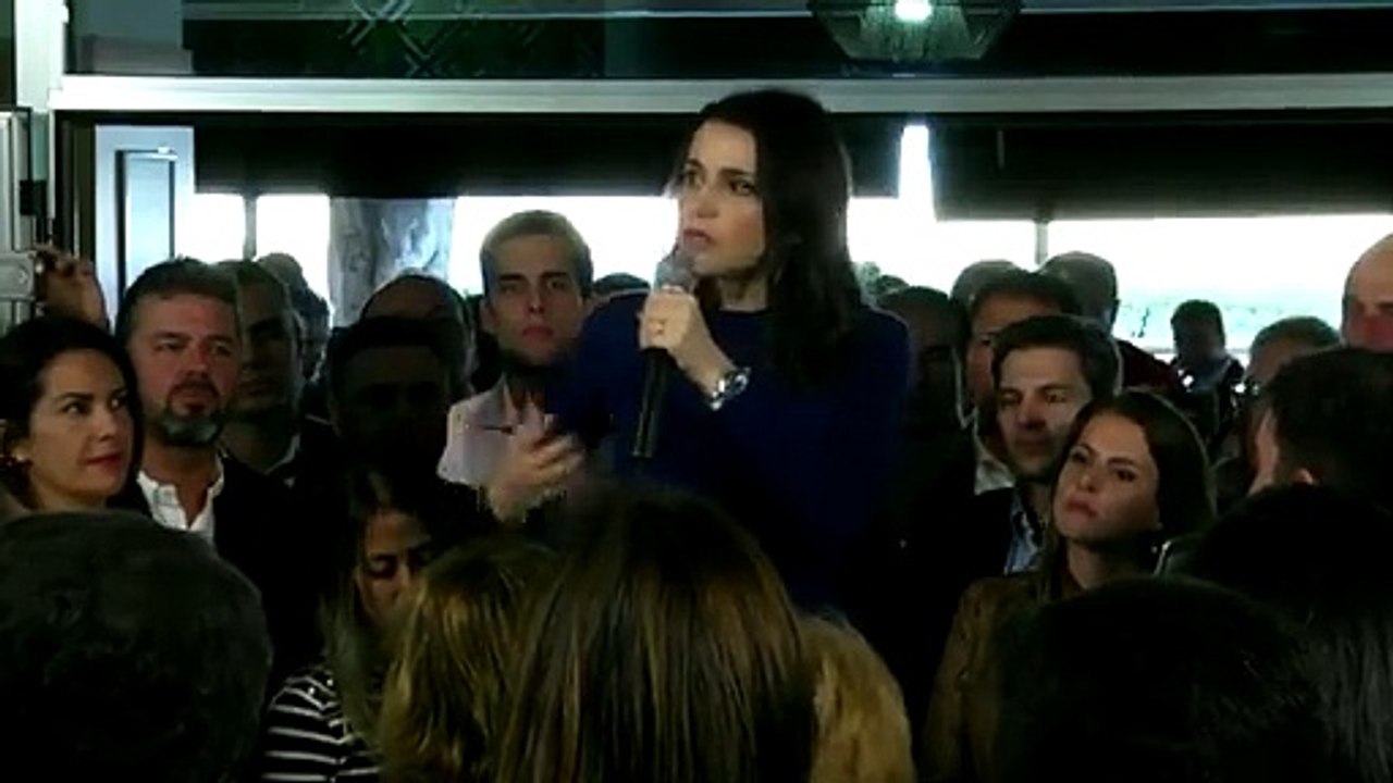 Arrimadas dice estar harta de los gobiernos que se preocupan "por los huesos de Franco" y no por el país