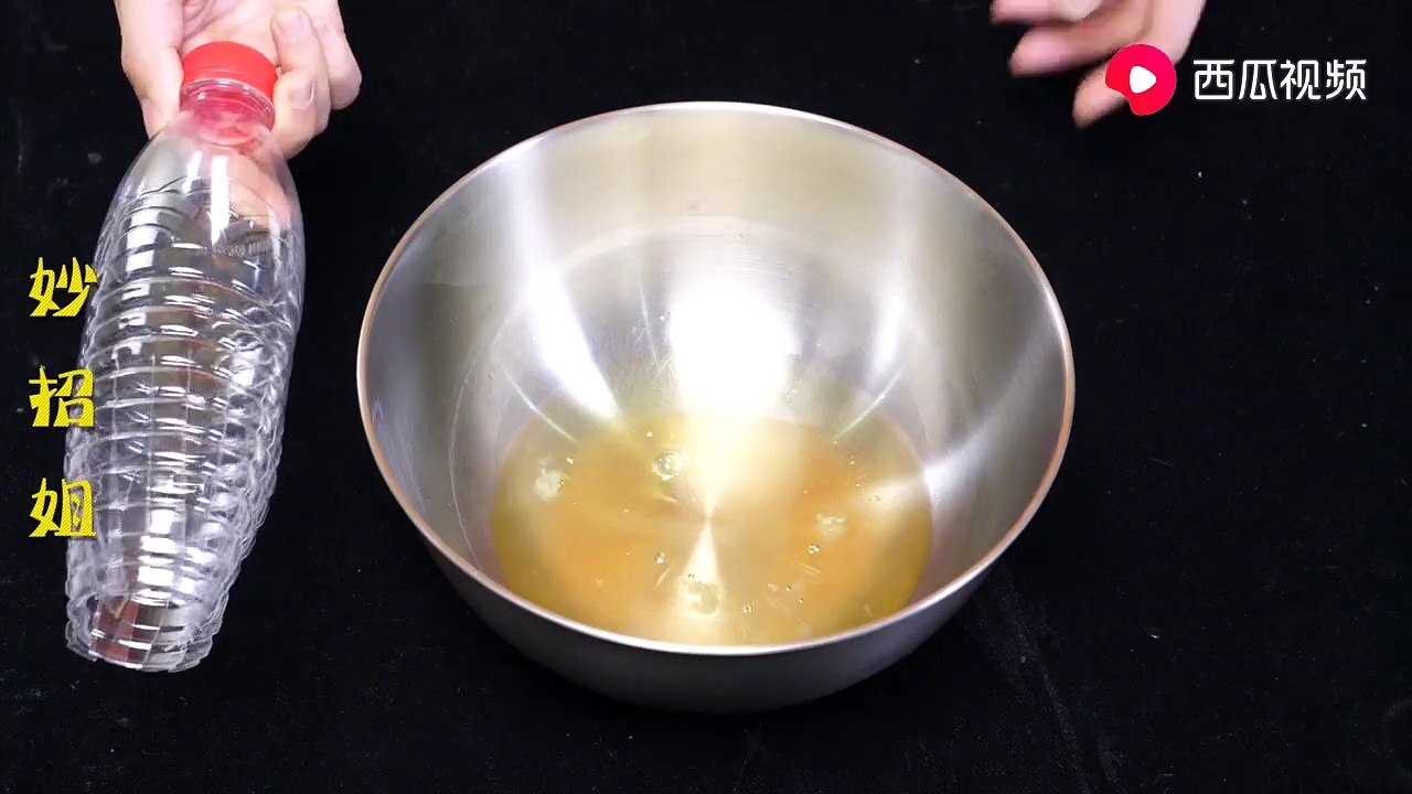 【Plastic bottle + egg white = protein】教你用一个塑料瓶自...