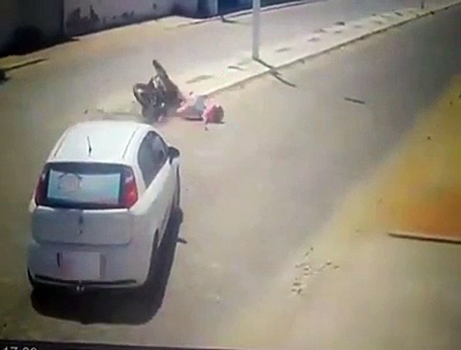 Why  Helmet is important  must watch this  accident