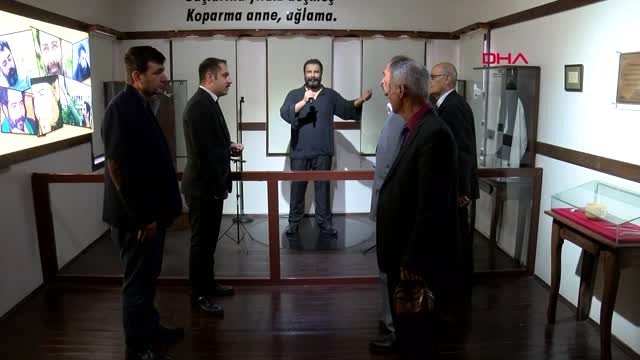 Malatya ahmet kaya'nın doğum gününde balmumu heykeline ziyaretçi akını -