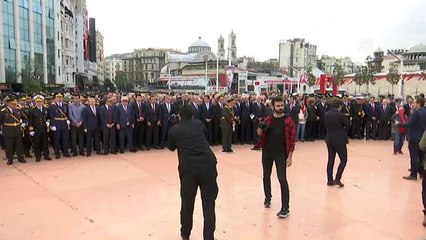 Tải video: 29 Ekim Cumhuriyet Bayramı'na doğru - Taksim Cumhuriyet Anıtı