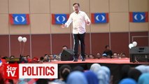 Anwar asks to stop talks of transition of PM but admits there are “traitors”