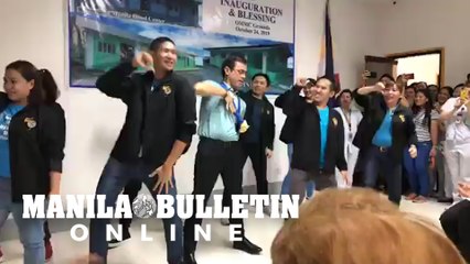 Manila Mayor Isko Moreno danced with employees of Ospital ng Maynila