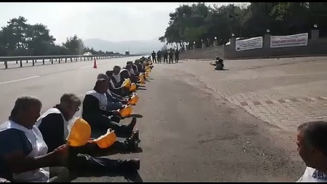 İşinden olan Soma işçileri isyan etti: ''Sesimizi duyun!''