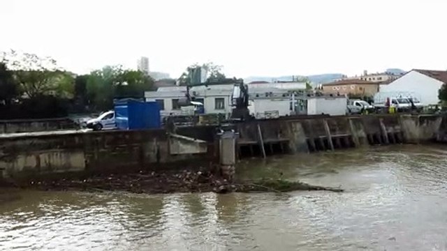 Épisode méditerranéen : une grue sur rail enlève les débris de l'Huveaune