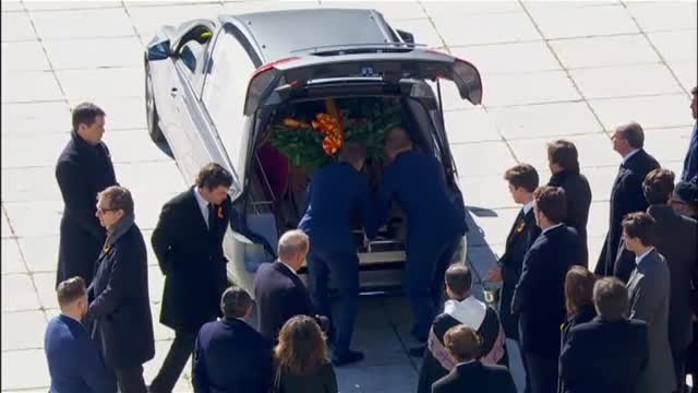 Gritos de ¡Viva Franco! durante el traslado del féretro