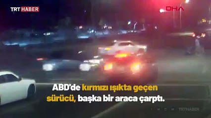 Bebekli çift kazadan son anda kurtuldu