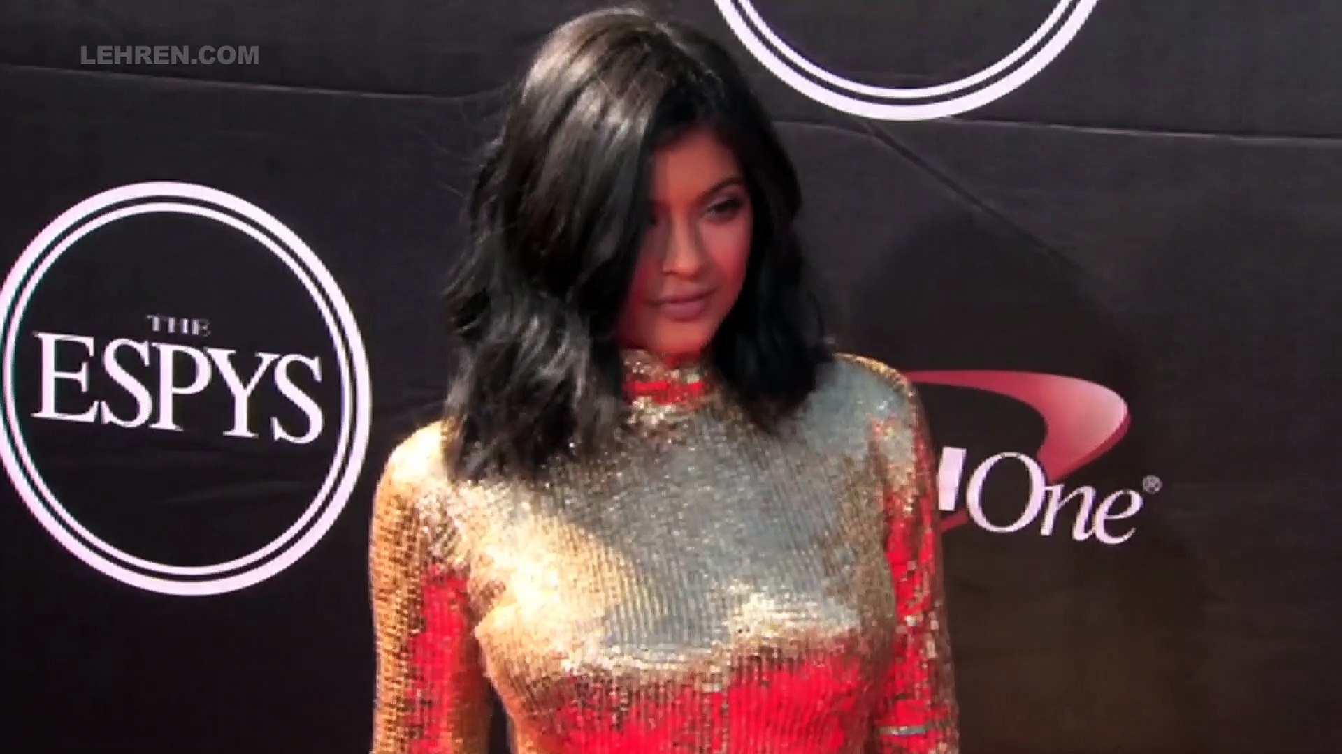 Kylie Jenner Celebrates Lasik Eye Surgery By Throwing A Party!