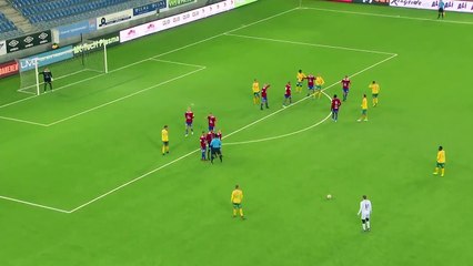 Quand un gardien norvégien tire un coup franc direct !