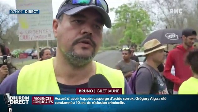 On crève la gueule la gueule ouverte Macron face à la colère des Réunionnais