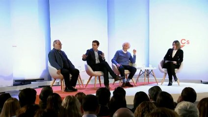 Rivera carga contra los que quieren «disfrazar a la mitad de España de franquista»