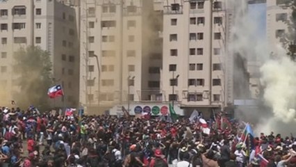Miles de chilenos vuelven a copar la Plaza Italia de Santiago