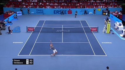 Скачать видео: Thiem survives Verdasco scare in Vienna