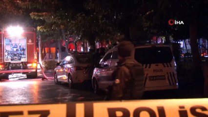 Esenyurt'ta çatı yangını vatandaşı sokağa döktü