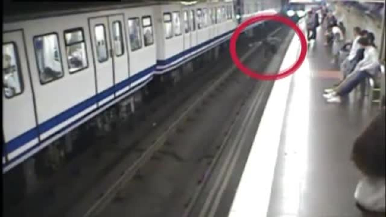Metro de Madrid advierte del peligro de las dis...
