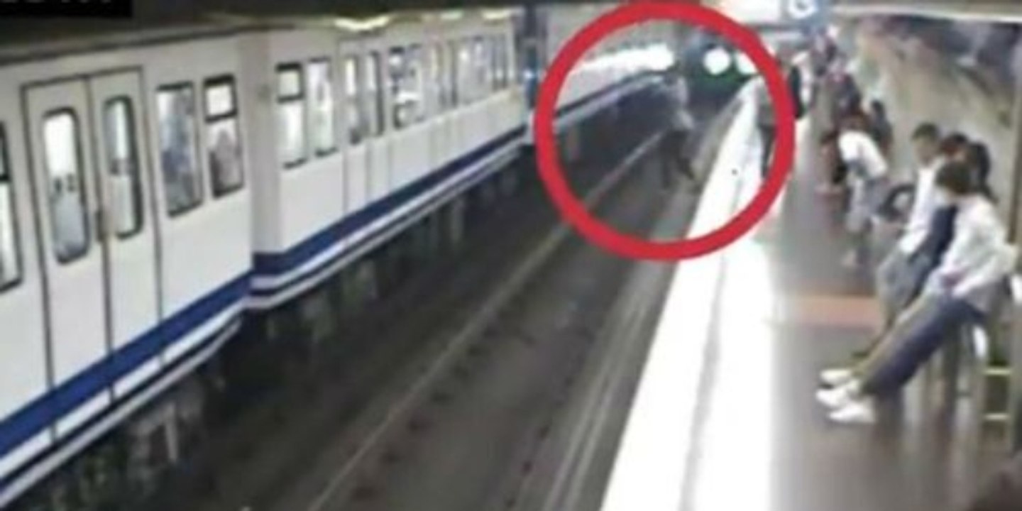 Vídeo Viral: La espeluznante caída en las vías...