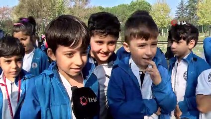 Dünya Lemurlar Günü’nde lemurlara ziyafet çektiler