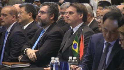 Bolsonaro afirma a empresarios chinos que Brasil "cambió para mejor"