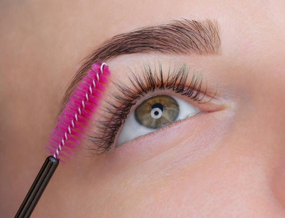 Wie bekommt man schöne Wimpern?