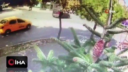 Beylikdüzü'nde taksici ile motosikletlinin tekme, tokat ve sopalı kavgası!