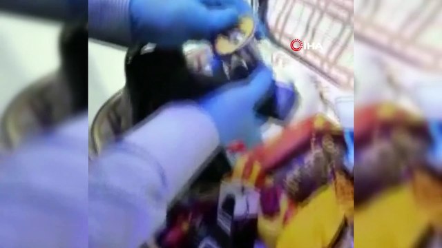 Sahte para operasyonunda ele geçirilenler emniyet müdürlüğünde sergilendi...Operasyon anı kamerada