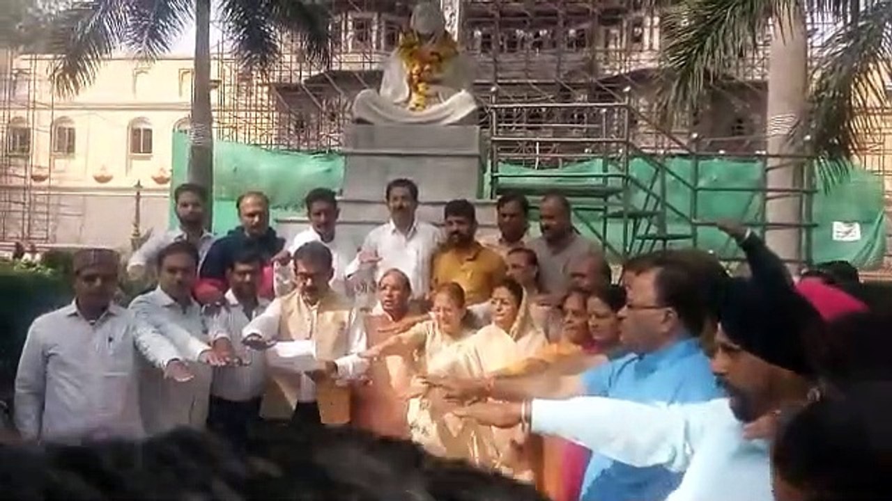 सुमित्रा महाजन ने झाड़ू लगाने से किया इनकार, कहा शहर पहले से ही साफ है