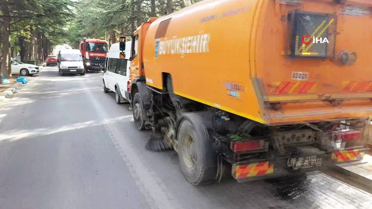 Mezarlıklarda kış öncesi kapsamlı temizlik çalışması