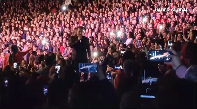 Biyonik ele kavuştu, Haluk Levent ile birlikte konser verdi