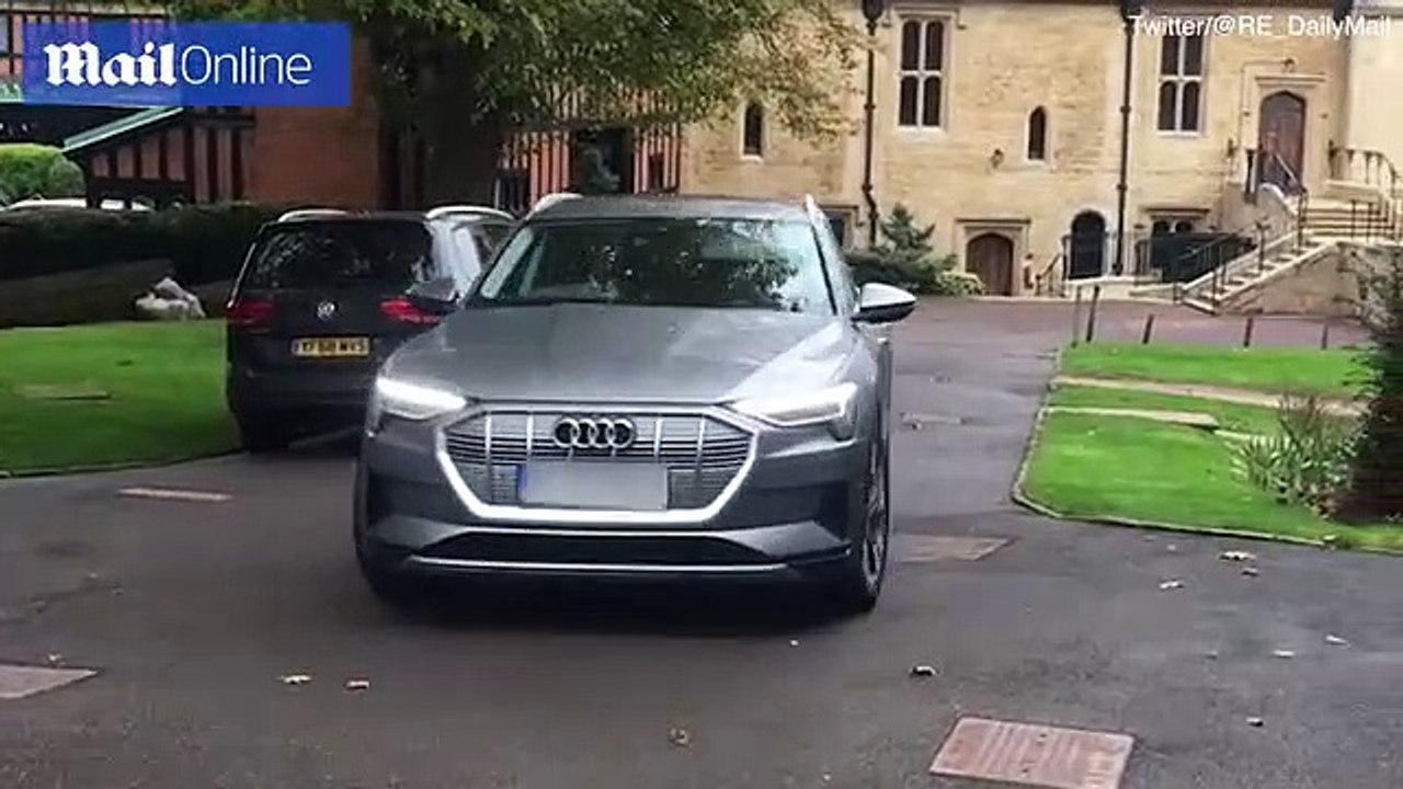 Prince Harry drives Meghan Markle to Windsor Castle