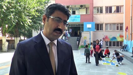 Resim öğretmenleri fırçalarıyla okulları renklendiriyor - DİYARBAKIR