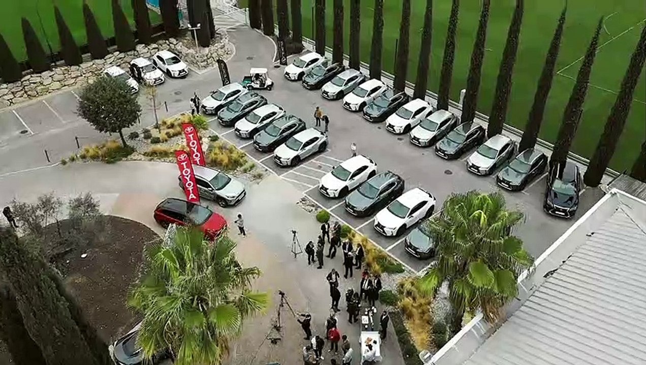 La remise des voitures Toyota aux joueurs de l'OM