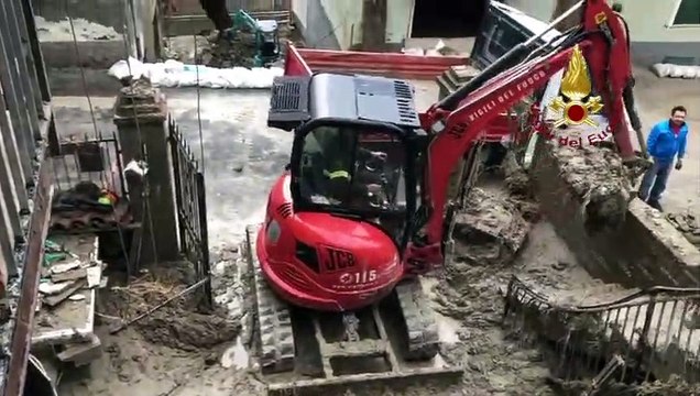Parodi Ligure (AL) - Maltempo, rimozione macerie dopo crollo muro (25.10.19)