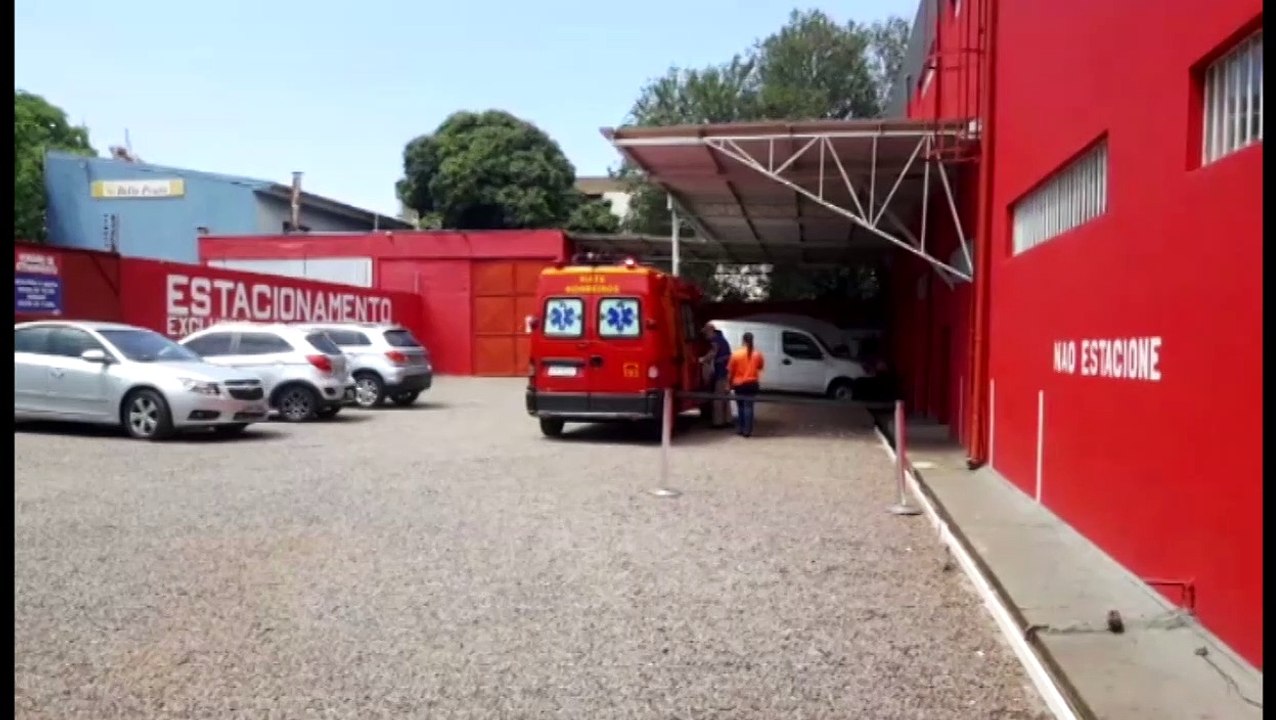 Gestante sofre queda em escada no interior de loja e é socorrida pelo Siate