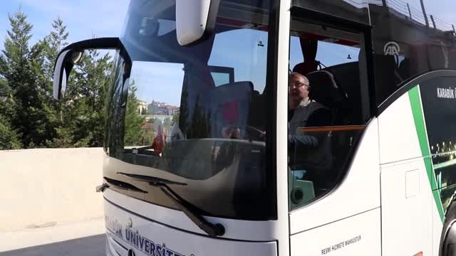 Üniversiteli babanın okul masrafı oğlundan