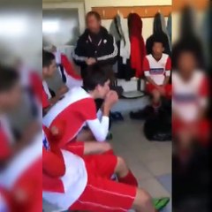 Skandal! Futbolcularına tokat attı