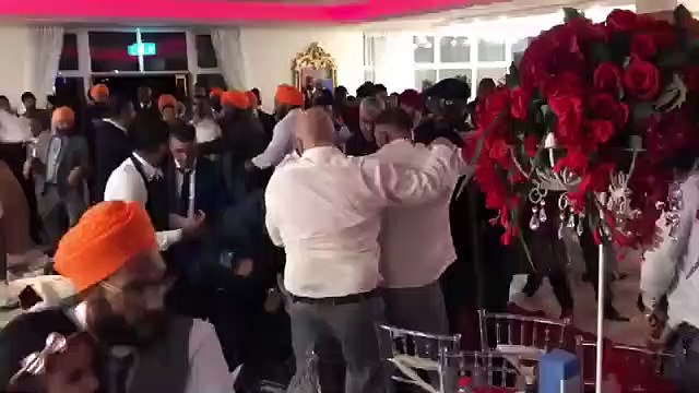 Porrada num casamento entre familiares dos noivos!
