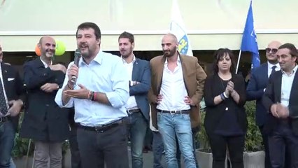 Video herunterladen: Matteo Salvini in piazza a San Giustino, Perugia (25.10.19)