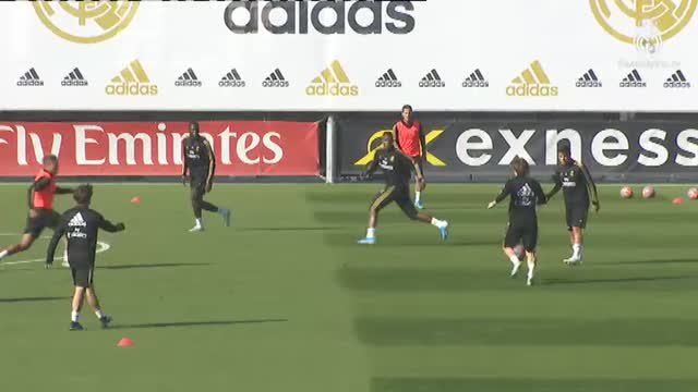 El Real Madrid se entrena sin la presión de jugar esta jornada