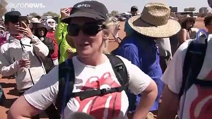 Australia: ultimo giorno per scalare Uluru, la montagna sacra degli aborigeni