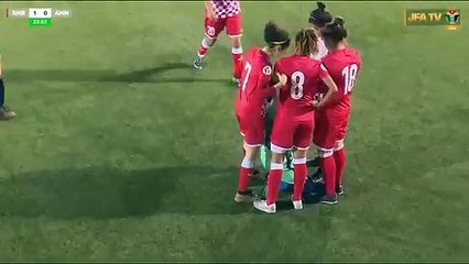 Une footballeuse perd son hijab