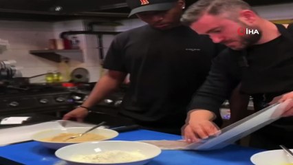 Trabzonsporlu Sturridge, balık pişirdi, soğan kırma akımına katıldı