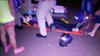 Jovem sofre lesão no tornozelo após colisão entre carro e moto