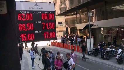 Argentinos compran dólares para “protegerse” de elección presidencial