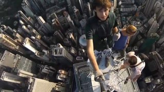 Skyscraper climber's climb the world tallest tower