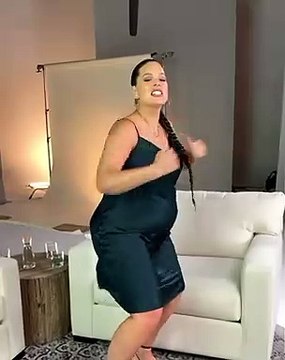 Ashley Graham'ın Dans Videosuna Beğeni Yağdı