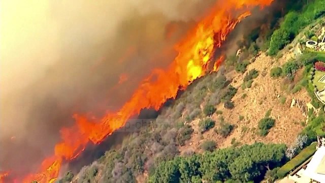 Kalifornia digjet, 50000 persona evakuohen