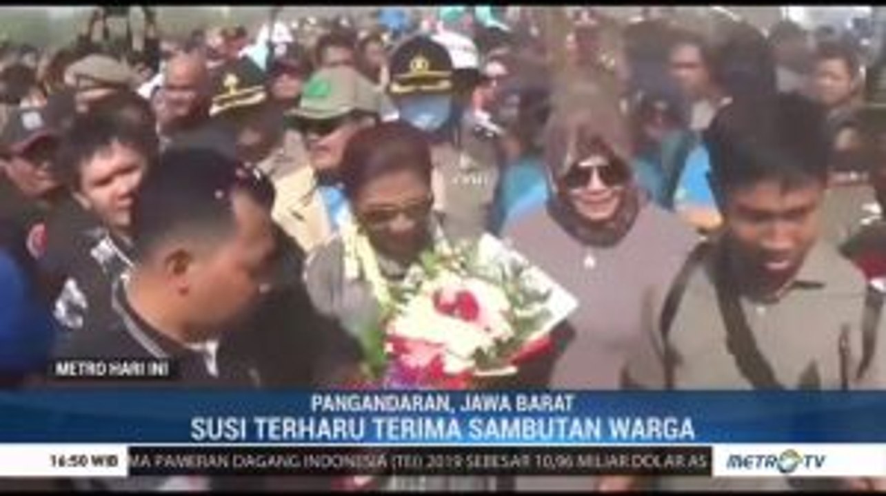 Kepulangan Susi Pudjiastuti Disambut Ribuan Warga Pangandaran